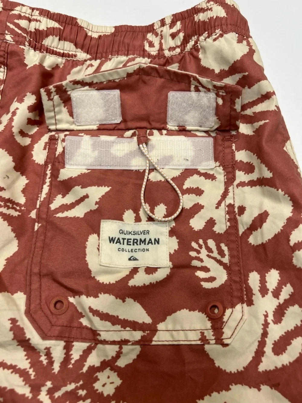 Quiksilver Waterman Floral Board Shorts Salmon White Tropical Mens size Med Surf